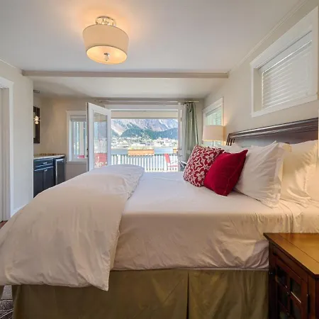 Beachside Villa Luxury Suites And Vacation Rentals-2